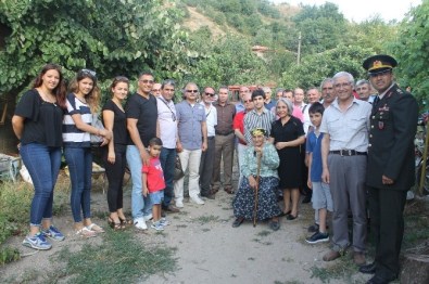 Devreleri Şehit Yüzbaşının Ailesi Ve Mezarını Ziyaret Etti