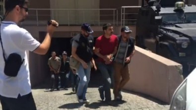 İzmir'de Teröre Destek Verdiği İddia Edilen Zanlılar Adliyede