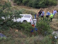 Minibüs Şarampole Yuvarlandı Açıklaması 3 Yaralı