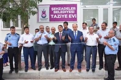 Şehzadeler'den Turgut Özal Mahallesi'nde İftar Ve Açılış