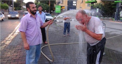 Sıcaktan Böyle Korunmaya Çalıştılar