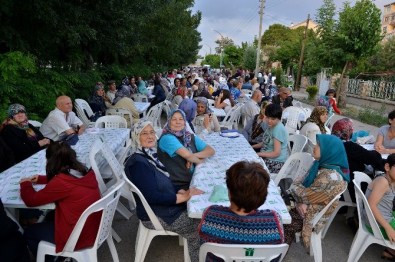 Tepebaşı'nda İftar Sofralarında 5 Mahalle Buluştu