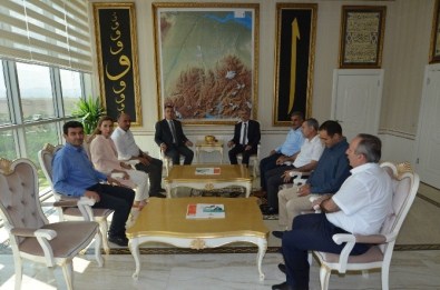 Vali Mustafa Toprak Yeşilyurt Belediyesini Ziyaret Etti