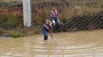 ORHANLı - Yolları Su Bastı, Araçlar Mahsur Kaldı
