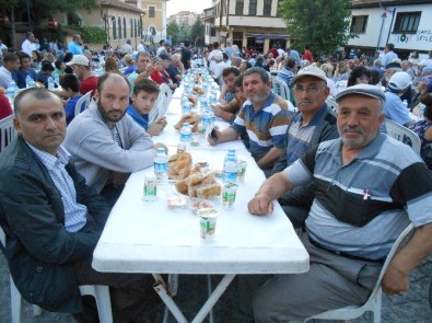 Eskent'ten Bin 500 Kişiye Geleneksel Sokak İftarı