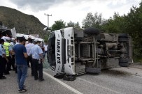 YOLCU MİDİBÜSÜ - Gümüşhane'de Trafik Kazası Açıklaması 19 Yaralı