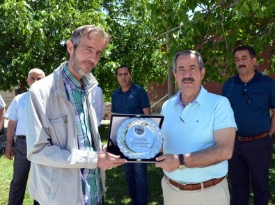 İnönü Ortaokulu'ndan Başkan Gürsoy'a Plaket