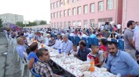 FATİH DÜLGEROĞLU - Kulp Kaymakamlığı 400 Kişiye İftar Yemeği Verdi