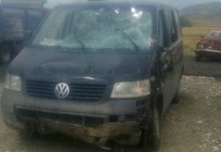 Minibüs Tarlaya Uçtu Açıklaması 13 Yaralı