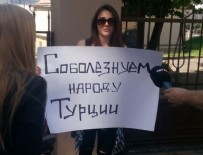 TÜRK BÜYÜKELÇİLİĞİ - Ruslar'dan Türk elçiliği önüne çiçek