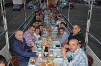 İBRAHIM SAĞıROĞLU - Tır Dorsesi Üzerinde İftar Yaptılar