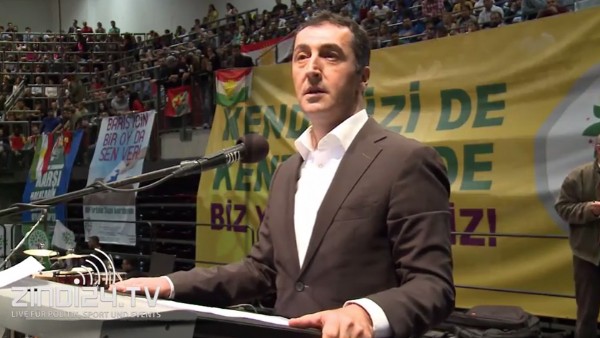 Cem Özdemir HDP ile kol kola!