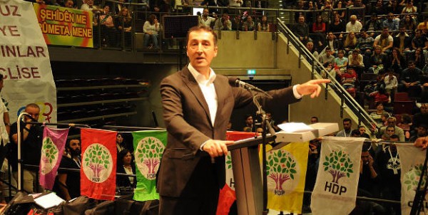Cem Özdemir HDP ile kol kola!