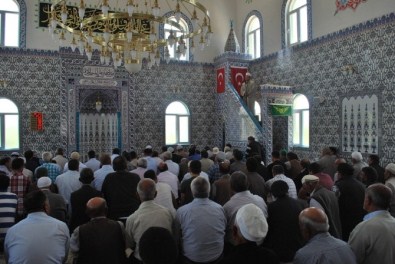 Akşinik Köyü Camii İbadete Açıldı