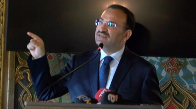 Almanya'nın Türk Kökenli Vekillerine Çok Sert Tepki