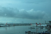 TEKNİK ARIZA - Atatürk Havalimanı'nda Uçuş Trafiğine Yağmur Engeli