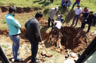 Bizans Dönemine Ait Mezar Taşı, Kazıyla Ortaya Çıkarıldı