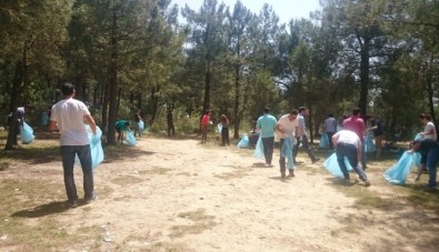 Çevre Gönüllüleri, Aydos Ormanında Temizlik Yaptı