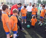 YAZ OKULU - Çukurova'da Futbol Yaz Okulu Açıldı