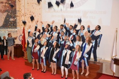 DPÜ Tıp Fakültesi'nde Mezuniyet Sevinci