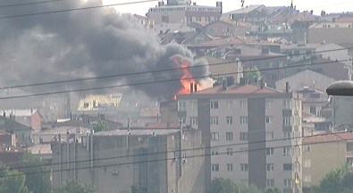 İstanbul'da Dondurma İmalathanesinde Yangın