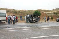 MUSTAFA KESER - Minibüs Devrildi Açıklaması 11 Yaralı