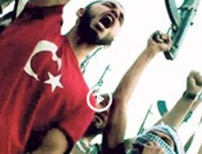 Teröriste Türk bayrağı giydirdiler!