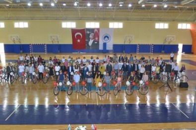 Üniversite Öğrencilerine 75 Adet Bisiklet Dağıtıldı