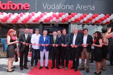 Vodafone Türkiye, En Dijital Mağazasını Vodafone Arena'da Açtı