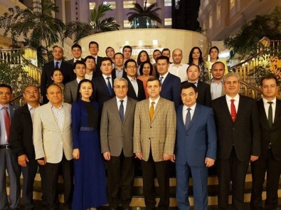 Ahmet Yesevi Üniversitesi Mezunları Astana'da İftarda Bir Araya Geldi