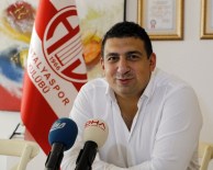 RONALDİNHO - Öztürk Açıklaması 'Ronaldinho'yu Transfer Etmeyeceğiz'