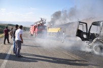 Teröristler İş Makinelerini Ateşe Verdi, Şoförleri Kaçırdı