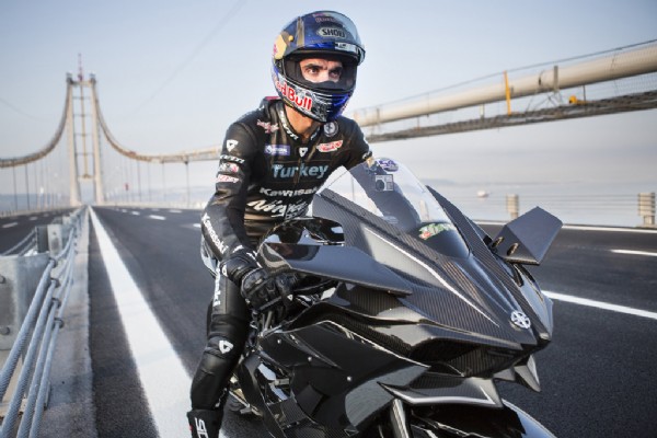 Kenan Sofuoğlu Osmangazi Köprüsü'nden 400 kilometre ile geçti