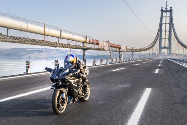 Kenan Sofuoğlu Osmangazi Köprüsü'nden 400 kilometre ile geçti