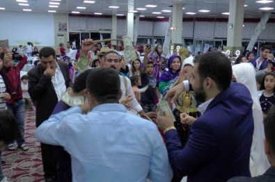 Aşiret Düğününde Dolarlar Havada Uçuştu