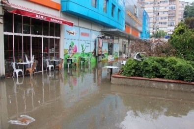 Beşiktaş'ta Yollar Göle Döndü