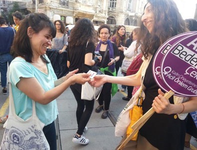 İstiklal Caddesi'nde prezervatifli eylem