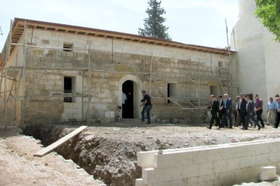 Milletvekili Erdoğan, Tarihi Cami Ve Minaredeki Restorasyon Çalışmalarını İnceledi