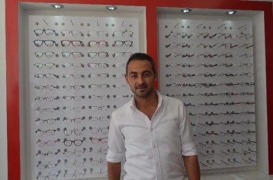 Selendi'nin İlk Gözlük Dükkanı Açıldı