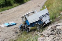 HASAN GÜNAYDIN - Tarım Aracı Şarampole Yuvarlandı Açıklaması 2 Yaralı