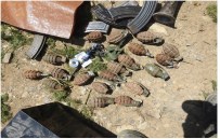 DİŞ FIRÇASI - Teröristlerin İnlerinden Cephane Çıktı