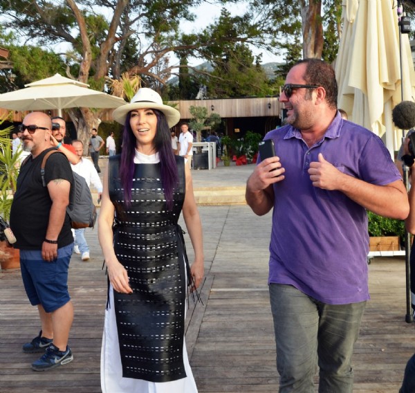 Hande Yener'e baskın şakası