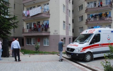 1,5 Yaşındaki Çocuk 3. Kattan Düştü