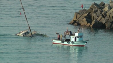 Akçakoca'da Bakıma Alınan Gezi Teknesi Battı