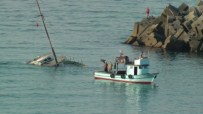 GEZİ TEKNESİ - Akçakoca'da Bakıma Alınan Gezi Teknesi Battı