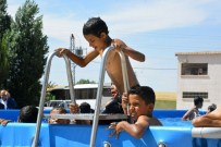 BELEDİYE ENCÜMENİ - Çocukların Havuz Sefası Başladı