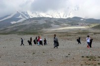 Genç Gönüllüler Erciyes'i Temizledi