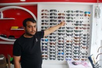 Mağazadan 35 Adet Güneş Gözlüğünü Çaldılar