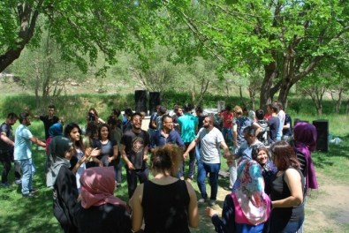 Öğrenciler Sınav Yorgunluğunu Piknikte Attı