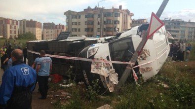 Başkent'te Servis Araçları Çarpıştı Açıklaması 6 Yaralı